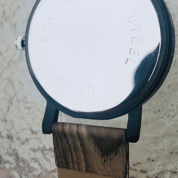 Wood grain look alike watch. Stainless back. - Picture 7 of 7